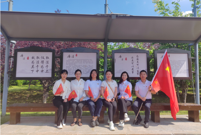 通识教育学院直属党支部赴梨花园廉洁文化主题公园开展党纪学习教育主题党日活动