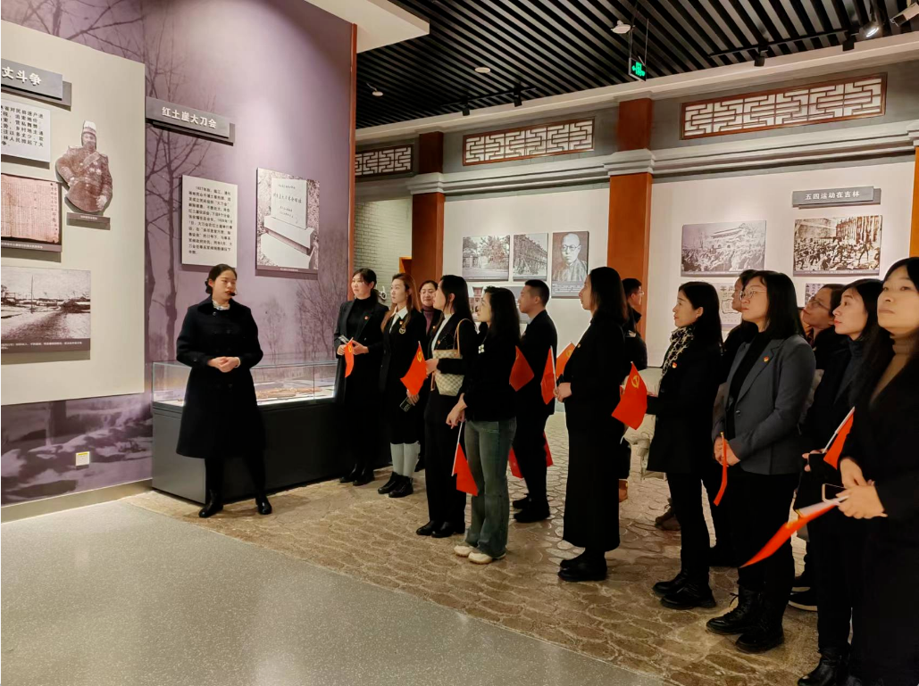 通识教育学院开展“铭记历史，缅怀先烈，传承红色基因”主题党日活动