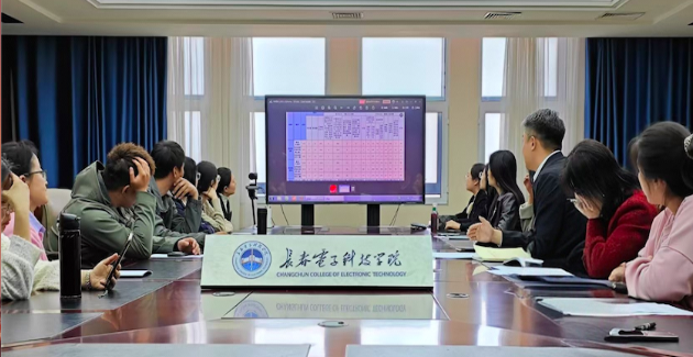 通识教育学院直属党支部深入贯彻中央八项规定精神学习教育读书班开班